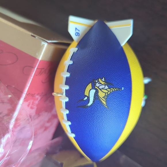 Hallmark Keepsake Ornament NFL Collection Minnesota Vikings NOS 1997 - Picture 6 of 7